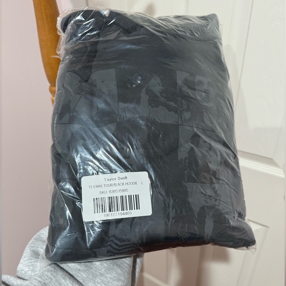 NWT Taylor Swift The Eras Tour US Dates Black Hoodie - Picture 3 of 6